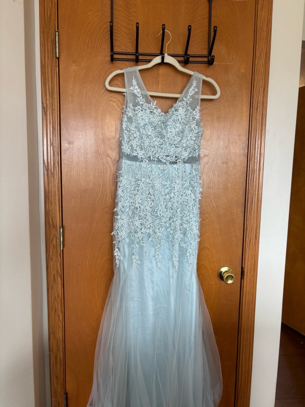 Elegant Light Blue Appliqué Prom Dress